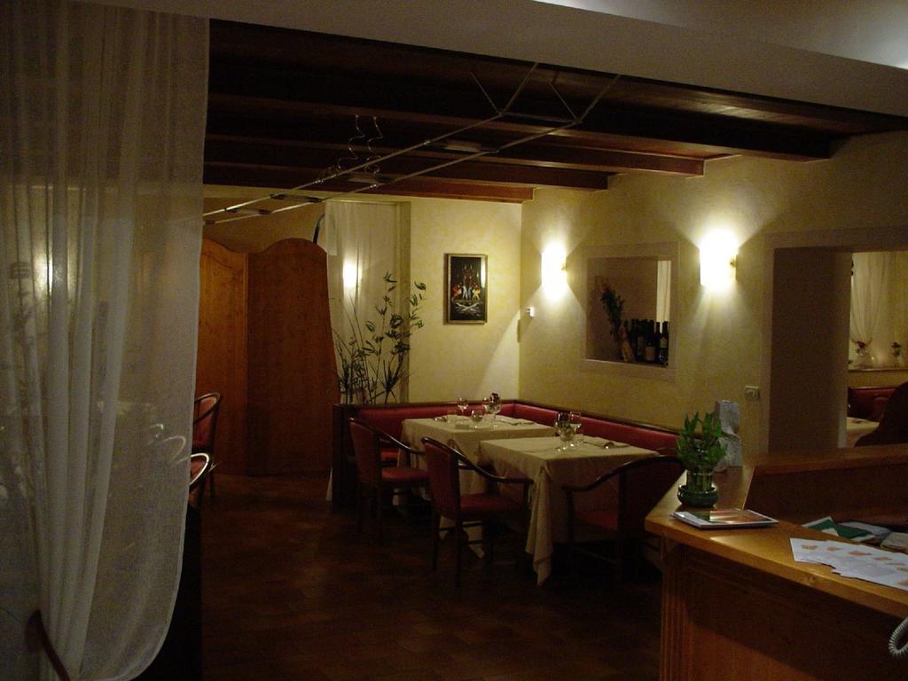 Albergo Ristorante Flora Vittorio Veneto Exterior photo