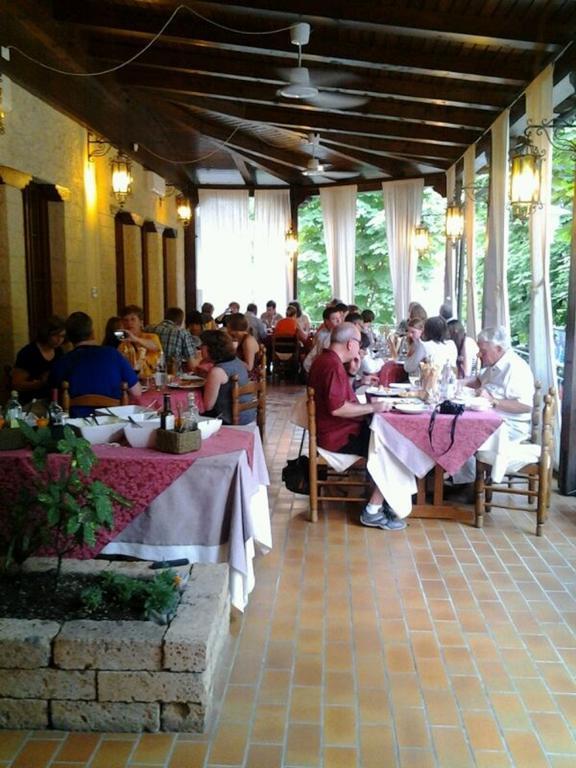 Albergo Ristorante Flora Vittorio Veneto Exterior photo