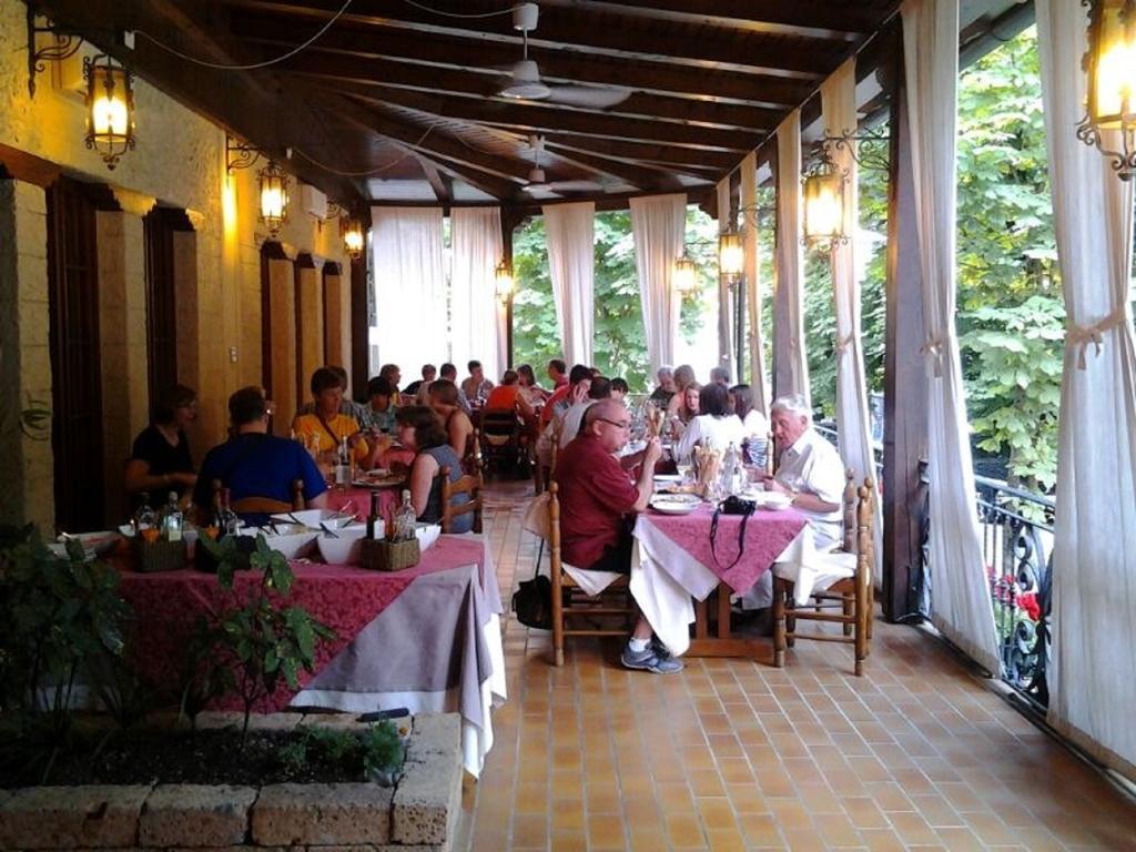 Albergo Ristorante Flora Vittorio Veneto Exterior photo